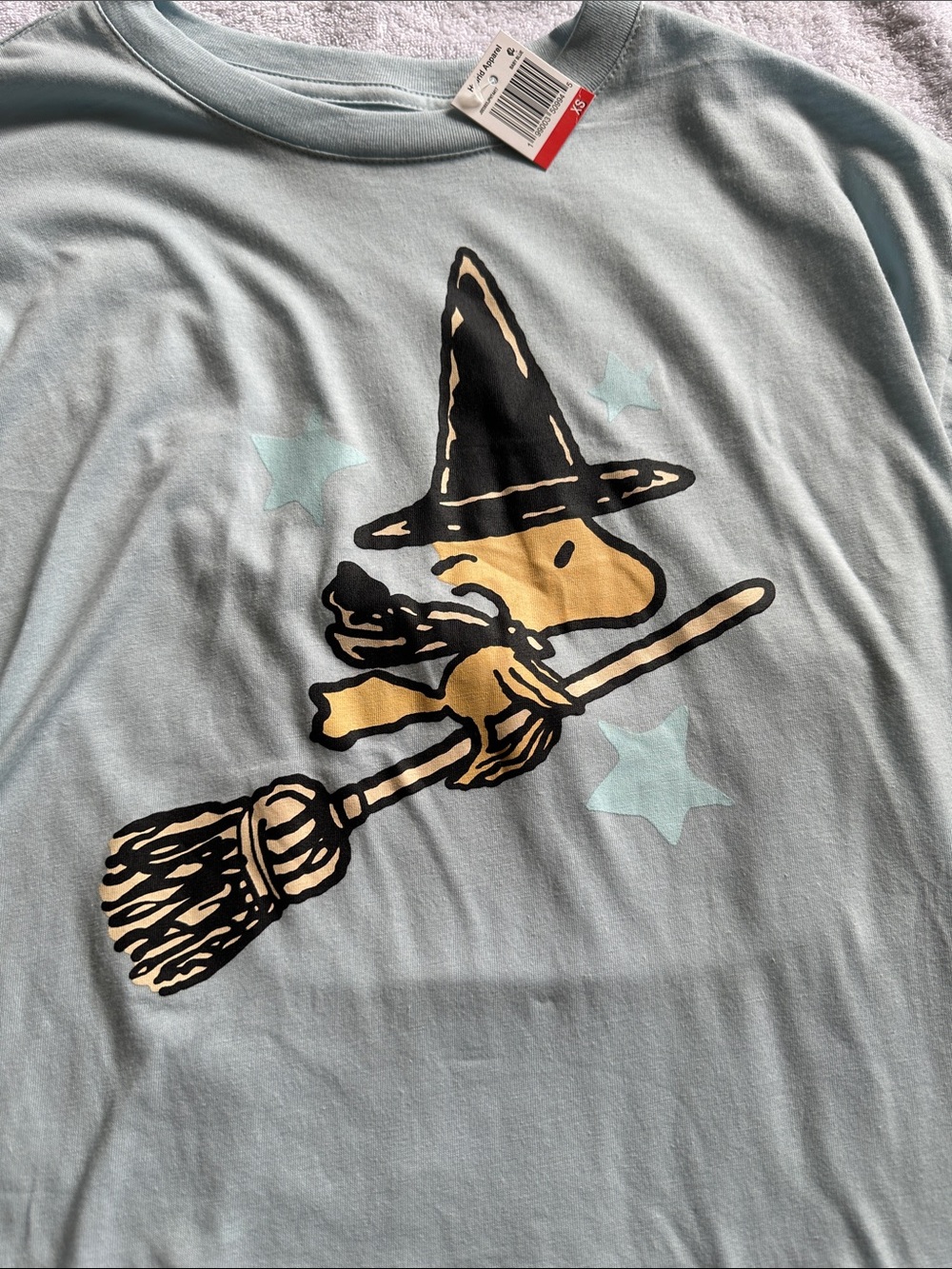 Love Tribe Juniors Crop Top with Halloween Peanuts Woodstock Graphic NWT Size XS - Picture 2 of 5